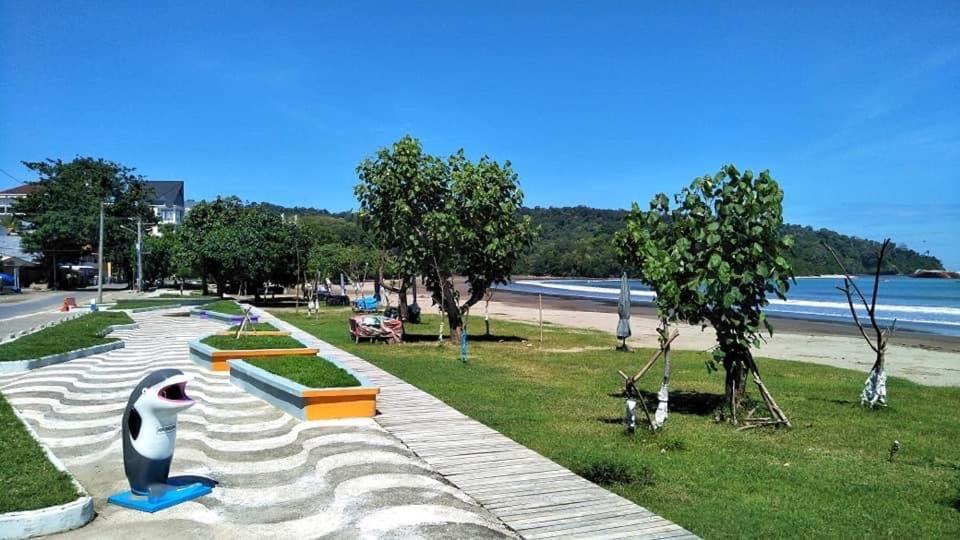 Hotel Ahlen Pangandaran Esterno foto